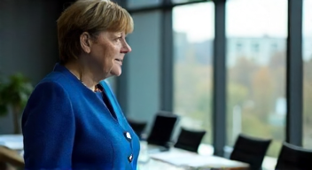 Politische Rahmenbedingungen und ihre Auswirkungen (8/10)